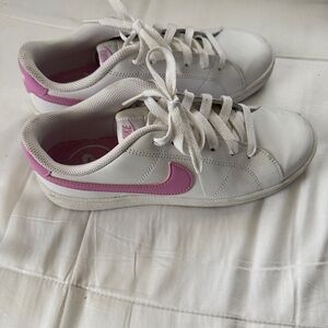 Nike Women's Sneakers in White and Pink